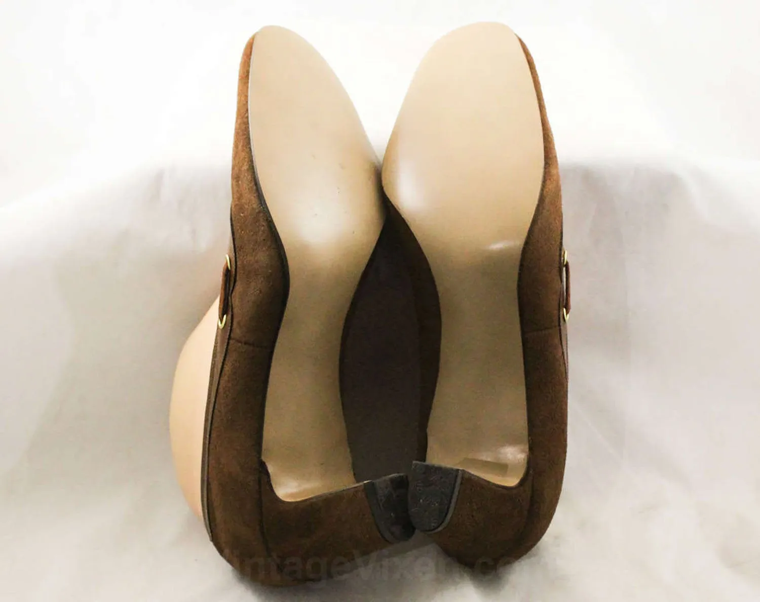 Size 8.5 Shoes - Unworn Elegant Mod 1960s Brown Suede Pumps - 8 1/2 B - Sleek 60s Curves - Fall Autumn - Sophisticated NOS NIB Deadstock